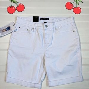 Calvin Klein Woman’s White Shorts 🤍